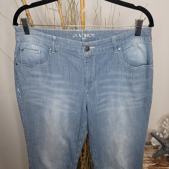 Chico's Platinum Jeans Womens 1.5 (10) - Picture 3 of 10